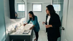 Salt-water rinse, done right: the simple mix that soothes without the sting